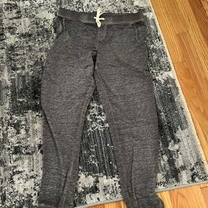 BRAND NEW Derek heart juniors medium tissue weight joggers. Heather Gray